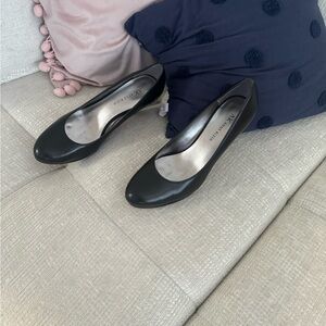Black round toed pumps